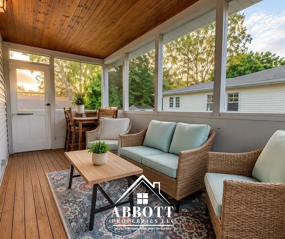 3 bed, 1.0 bath, 1400 sqft, $3,200 — Photo 4
