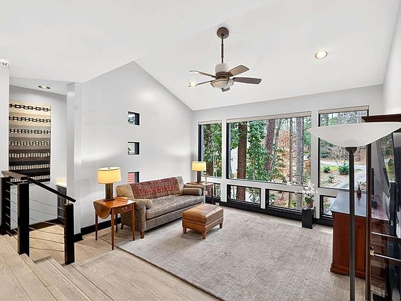 5th image of 1008 McConnell Dr