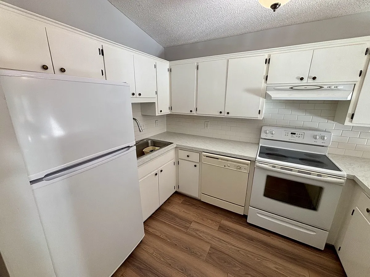 3 bed, 1700 sqft, $2,495 — Photo 4