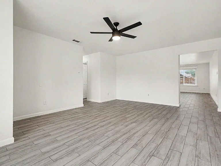 1417 Stillmeadow Dr — Photo 5