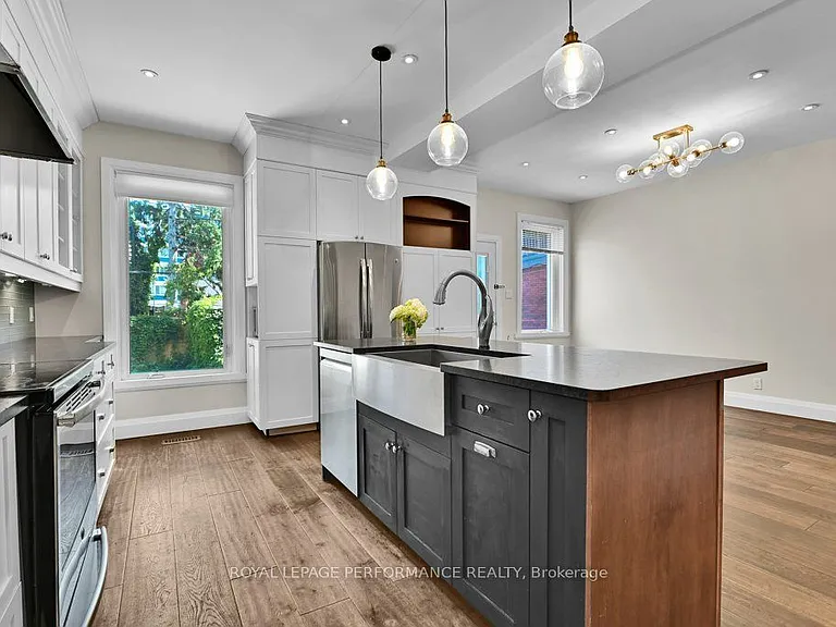 168 Stewart St W — Photo 11