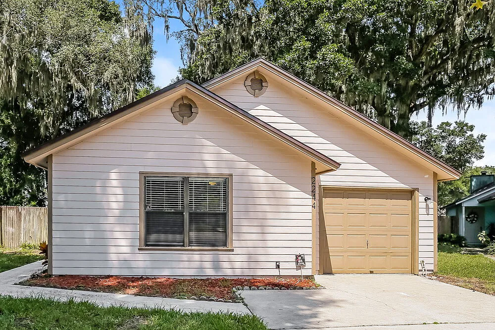3 bed, 2.0 bath, 1250 sqft, $1,865 — Photo 1