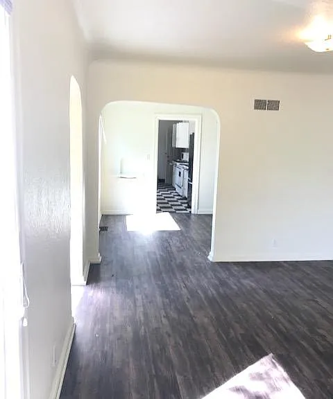 385 E 19th Ave — Photo 4