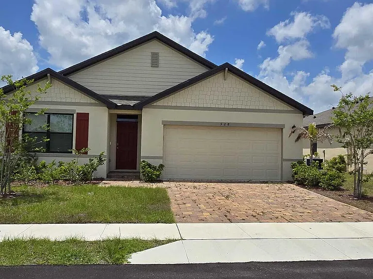 528 Seafoam Cir — Photo 1