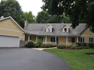 1707 Cedar Ln, Spring Grove, IL 60081