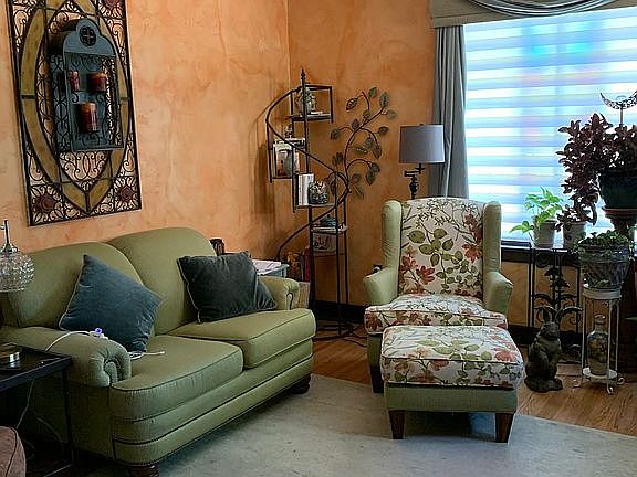 Living Room with 9' Ceiling