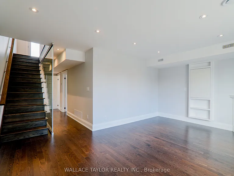 148 Carlaw Ave #UPPER — Photo 13