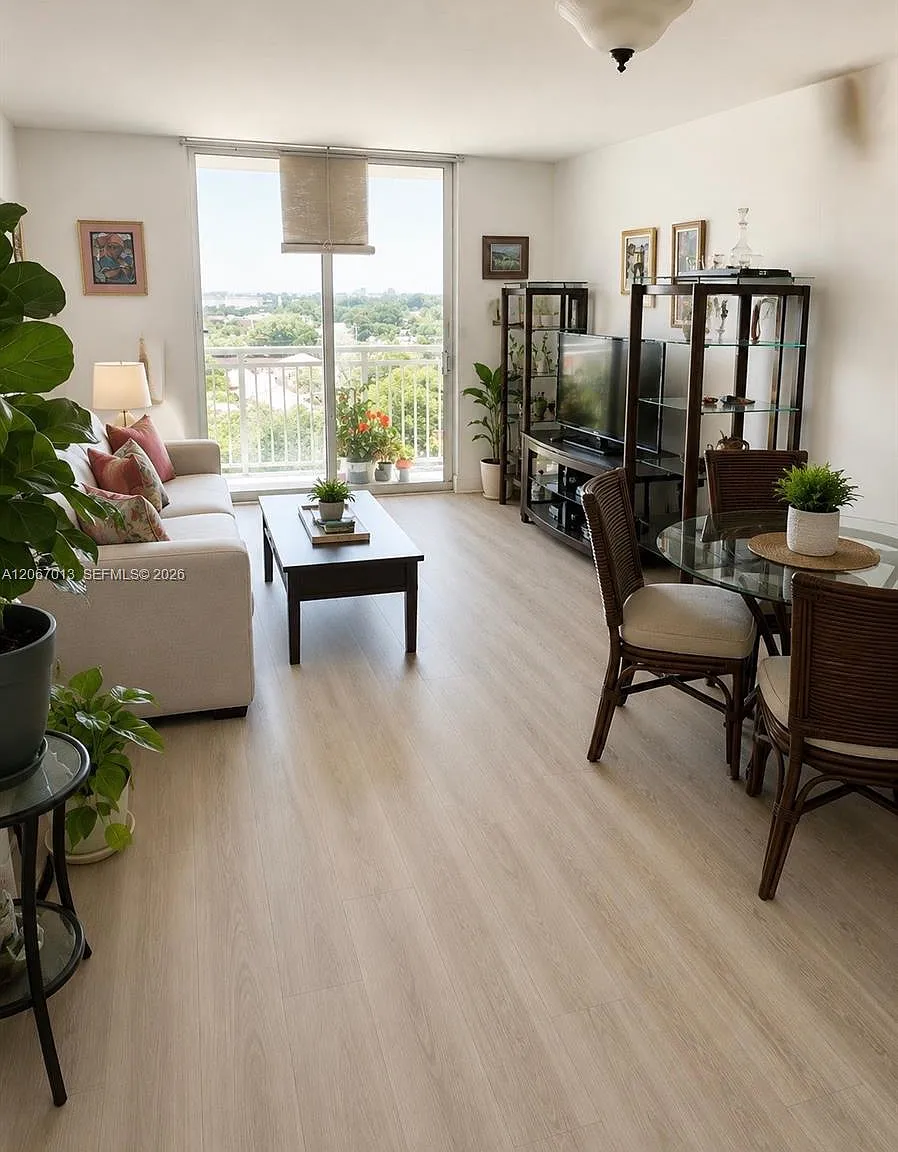 The Aston Condo — Photo 4