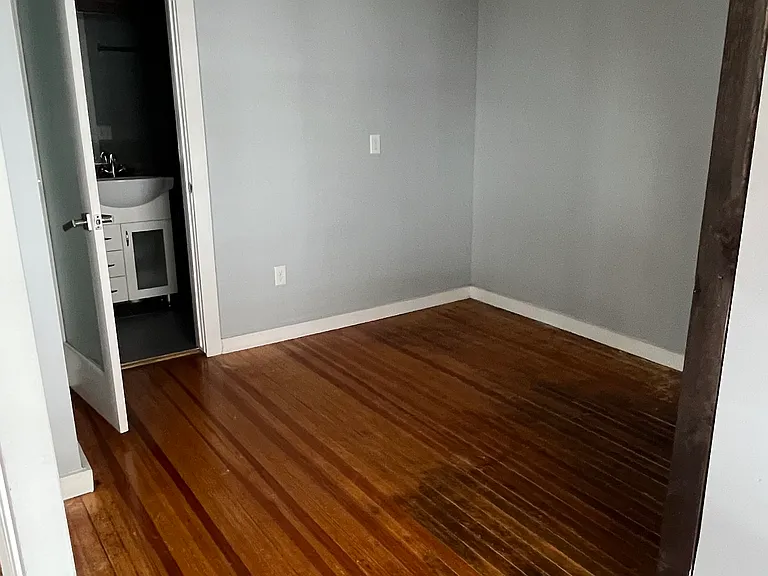 607 22nd St #207 — Photo 6