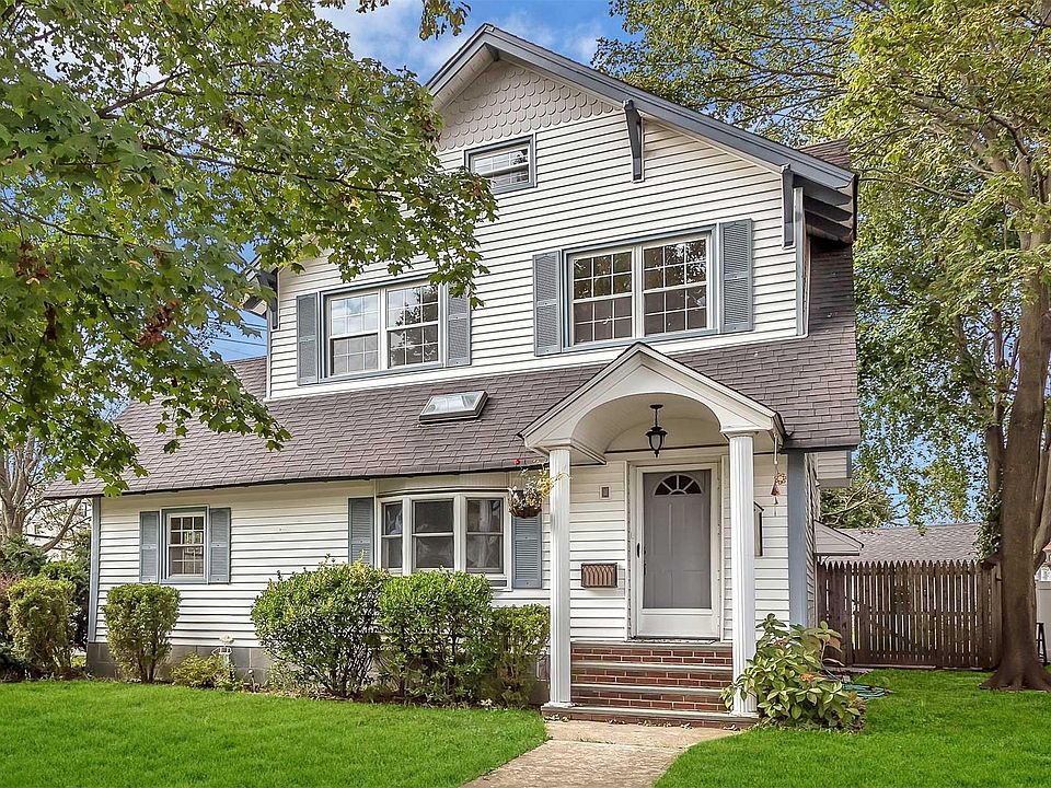 1st image of 271 Rocklyn Avenue