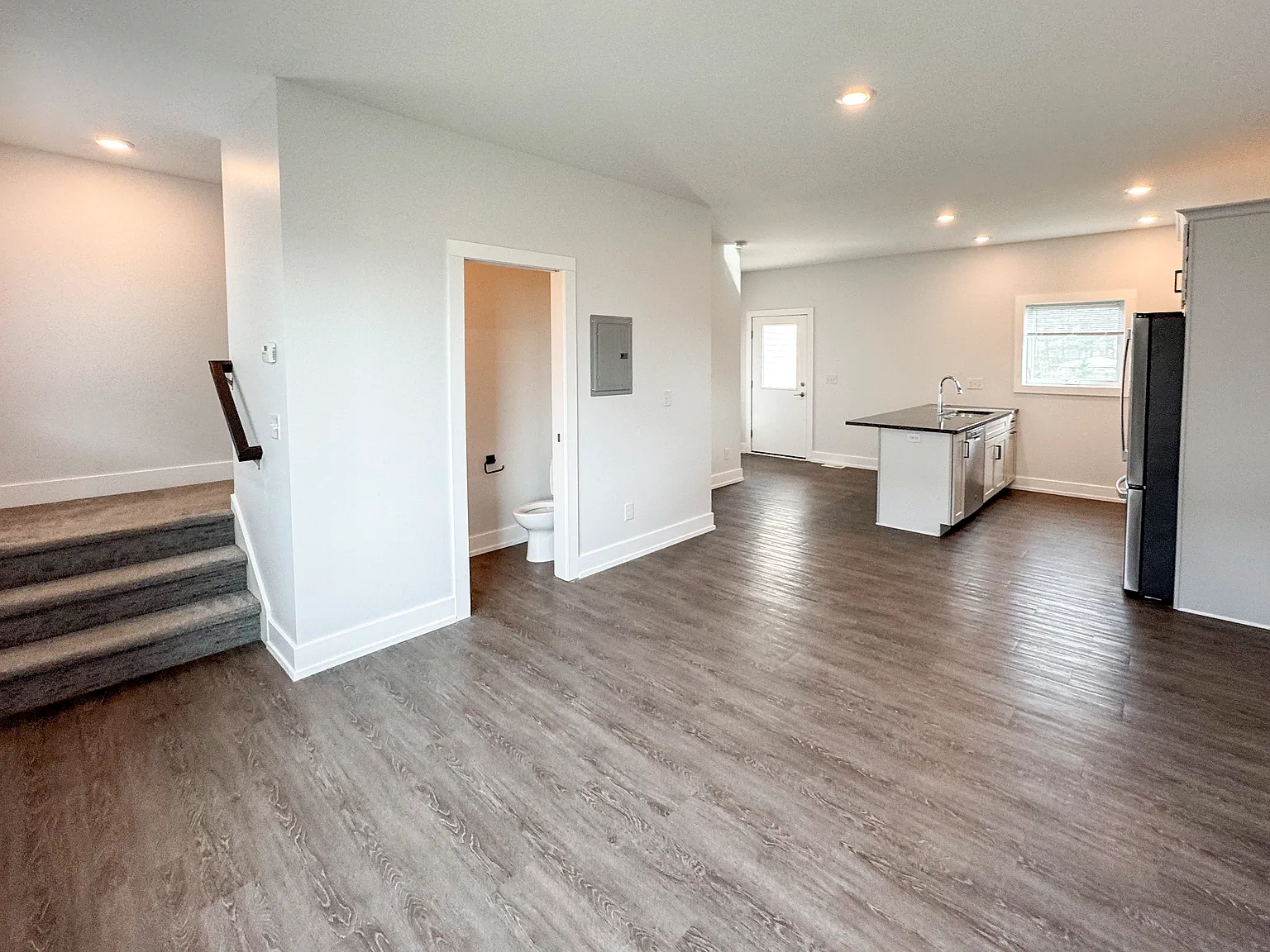 2 bed, 2.5 bath, 1040 sqft, $2,049 — Photo 4