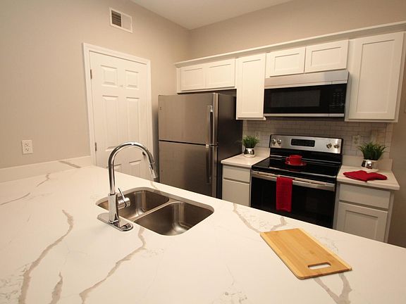 4th image of 6450 Pleasant St #318f37346