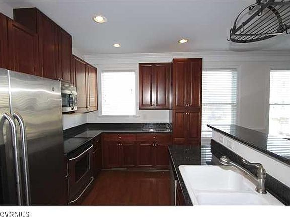 3rd image of 703 Holly St