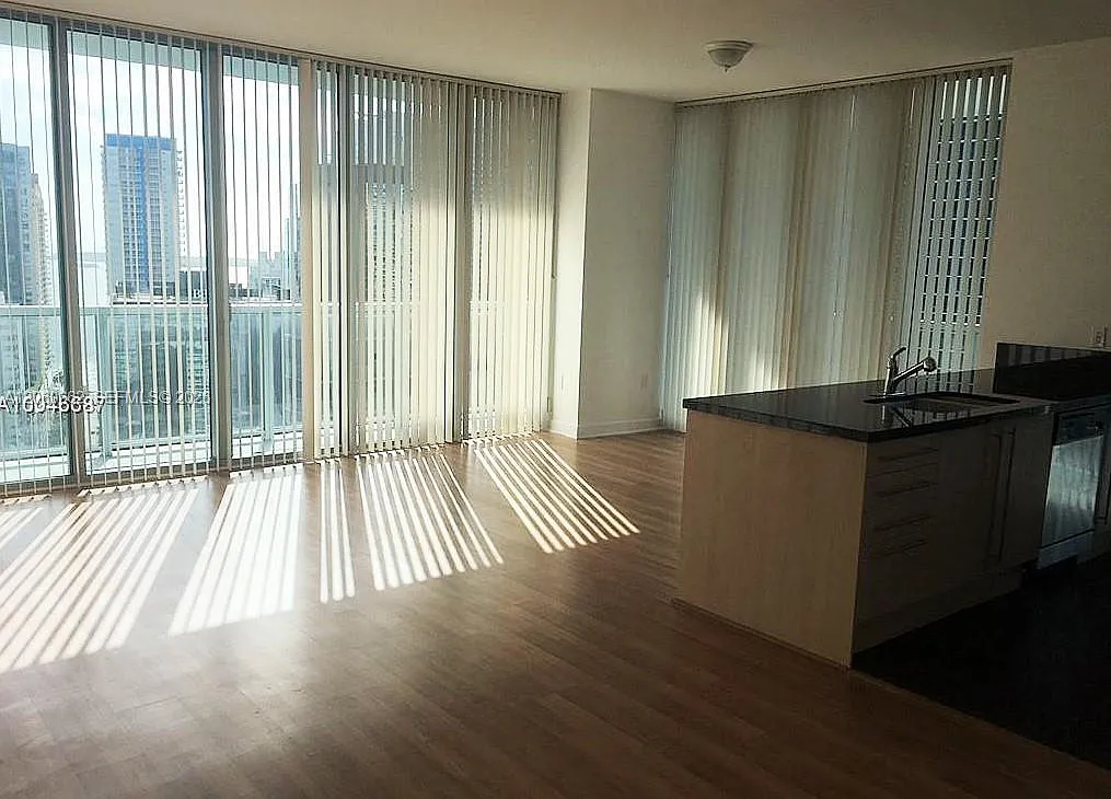 The Axis On Brickell — Photo 2
