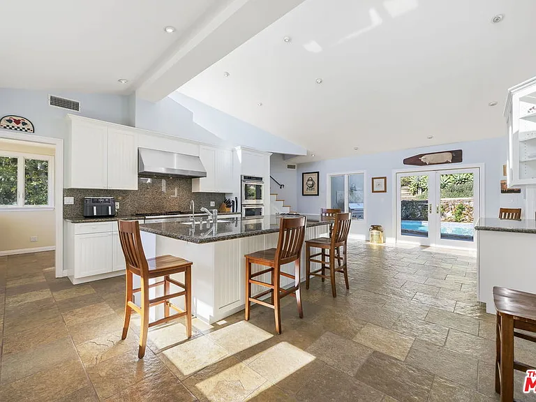 11215 W Sunset Blvd — Photo 28
