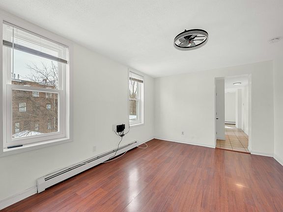 2nd image of 811 Montgomery St APT 2L