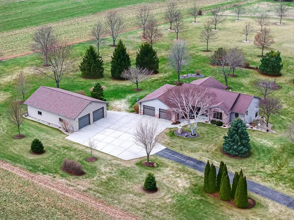 10123 Fertile Ridge Rd, Mount Horeb, WI 53572