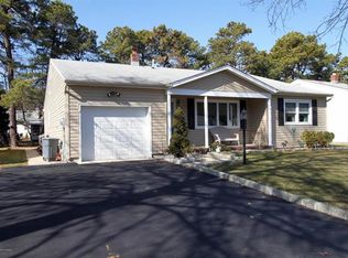 29 Beaverbrook Dr, Toms River, NJ 08757