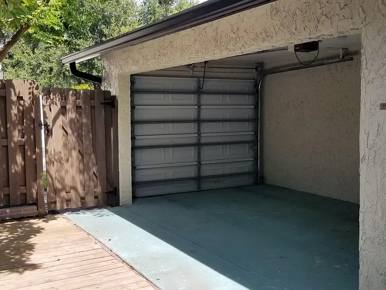 1548 Gulfview Dr — Photo 2