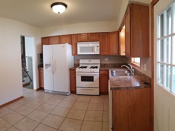 3rd image of 216 Grant St