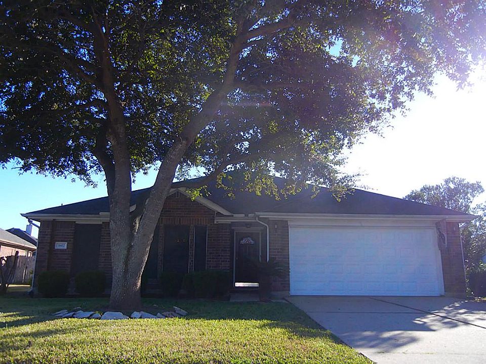 Cozy, warm home in the heart of Rose/Rich. GREAT CURB APPEAL!!