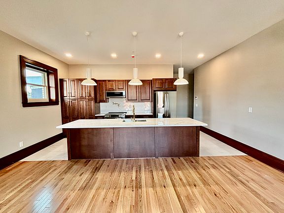 4th image of 670 Main St Unit 1