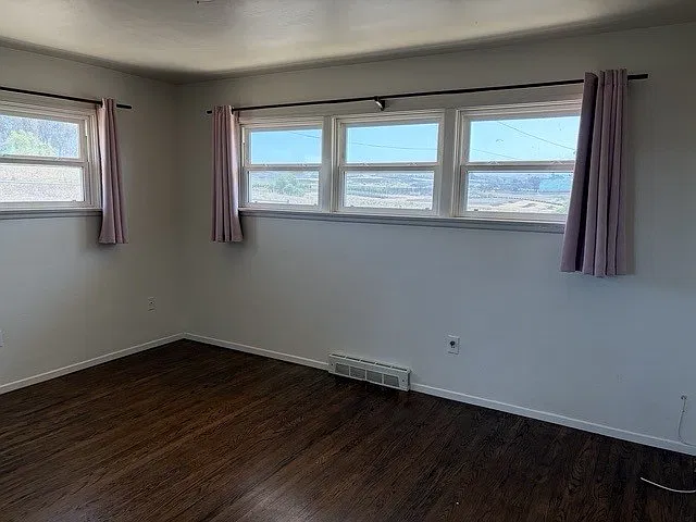 3 bed, 2200 sqft, $4,500 — Photo 3