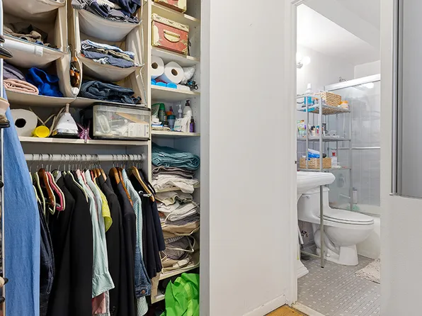 209 East 56th Street image 6 of 8