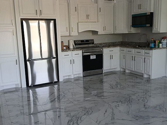 4th image of 29244 Lincoln Ave