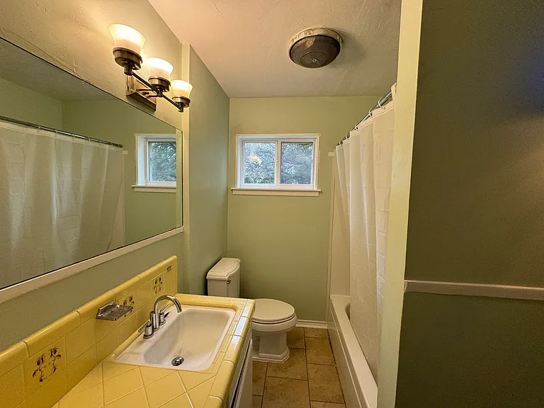 Halbart Dr — Photo 15