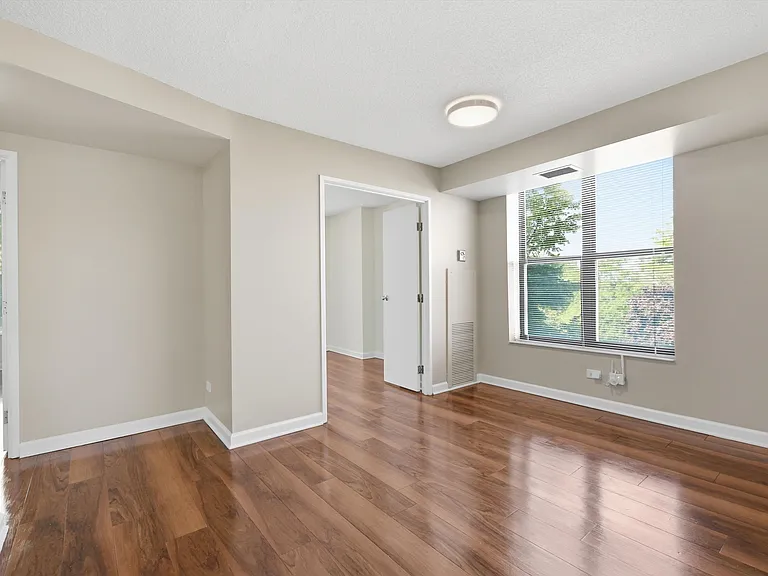 Evanston Place — Photo 52