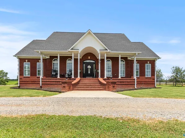 1821 Simpson Point Rd, Grant, AL 35747