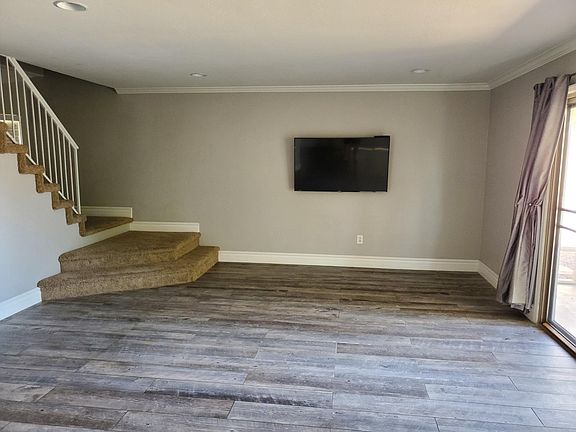 2nd image of 1131 E Ross Ave