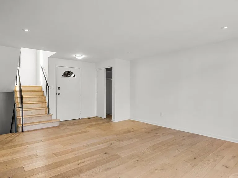 1321 I St NE — Photo 6