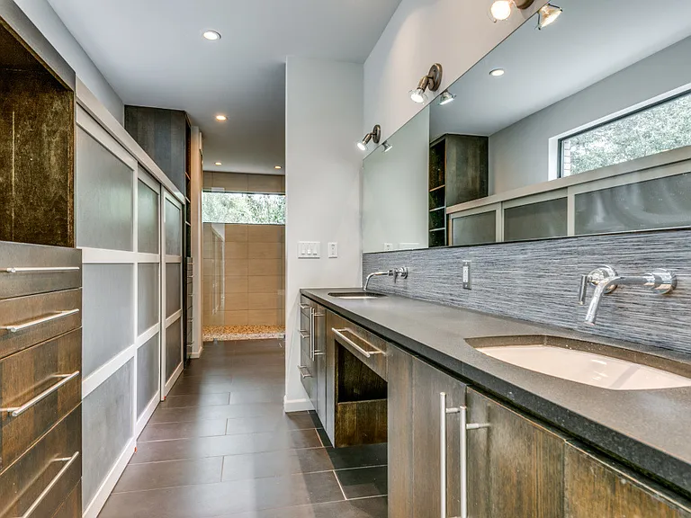 919 Knott Pl — Photo 11