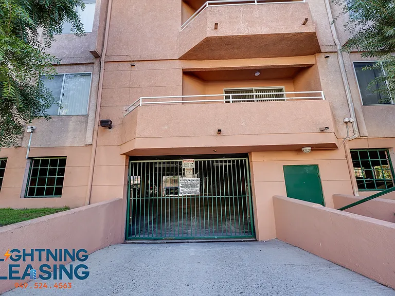 7370 Hawthorn Ave #305 — Photo 19