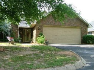 108 Windsor Oaks Ct, Greenwood, SC 29649