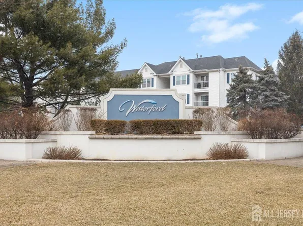 921 Waterford Dr, Edison, NJ 08817