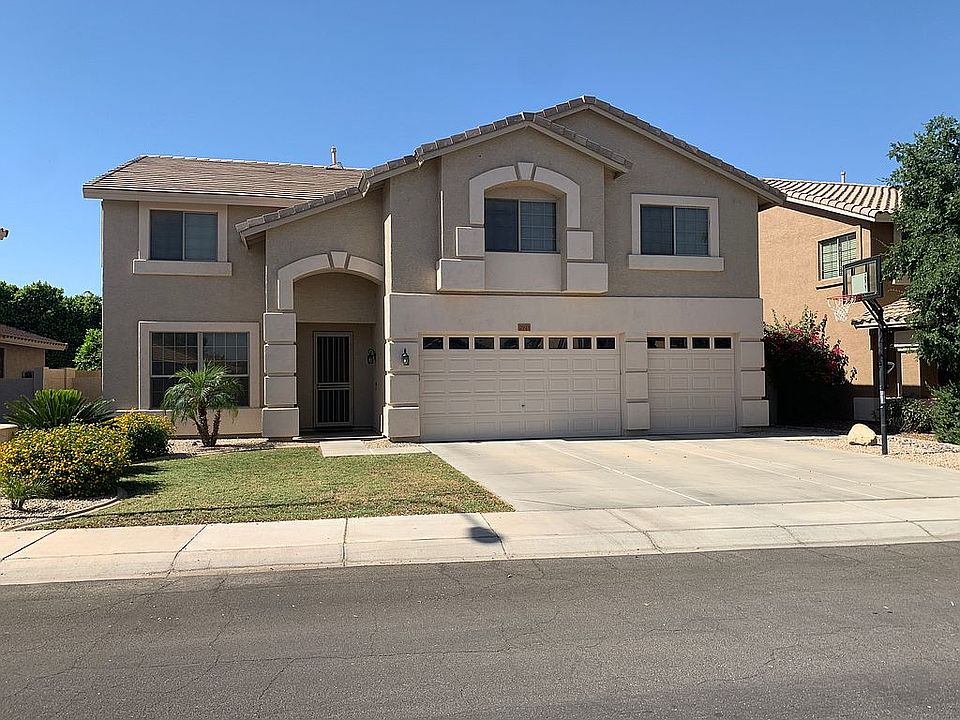 1st image of 2925 E Elmwood Pl