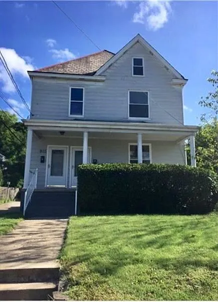 815 Hill St photo 1