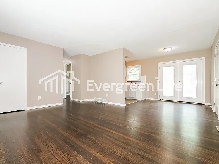 3404 N Pleasant St — Photo 4