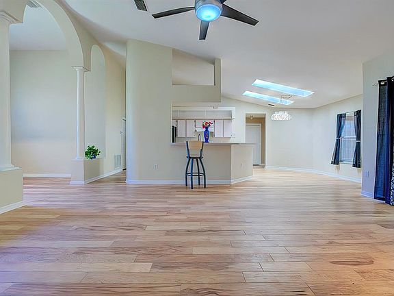 4th image of 5936 N Oakmont Dr