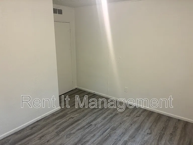 2305 John A Creighton Blvd — Photo 8