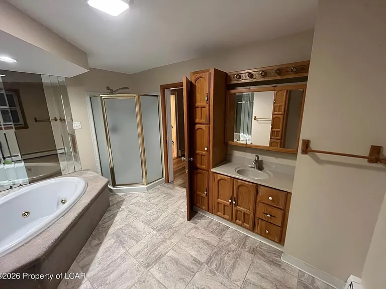 260 E Grove St — Photo 7