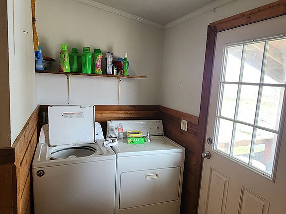 4th image of 215 County Road 303