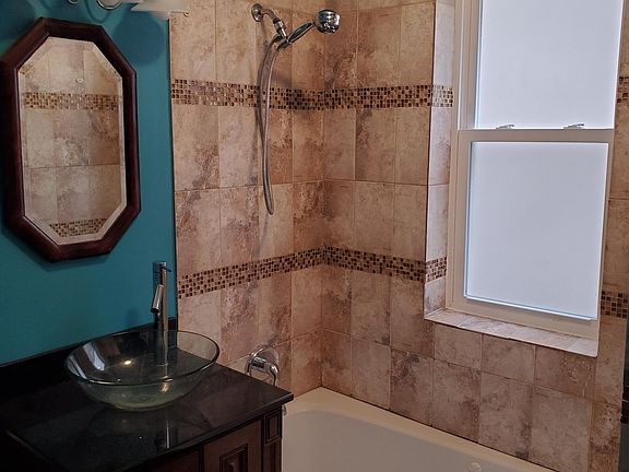 3rd image of 1-4116 W Melrose St #1