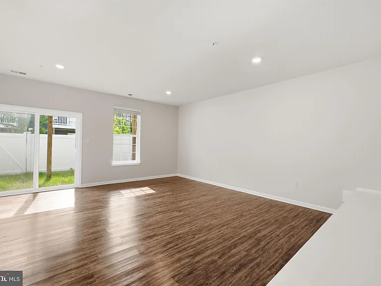 1806 Kellington Ct — Photo 4