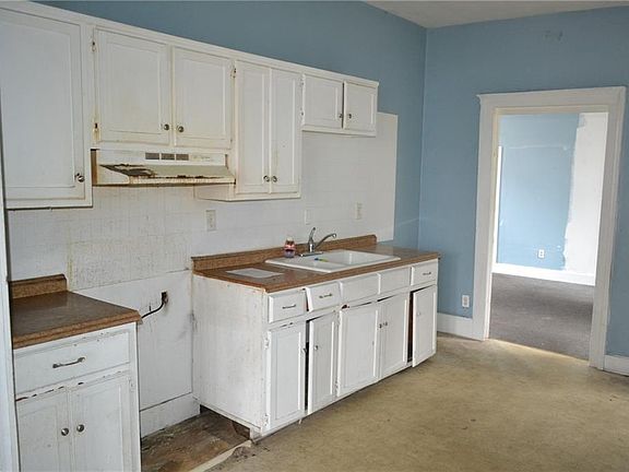 4th image of 801 Dinwiddie St
