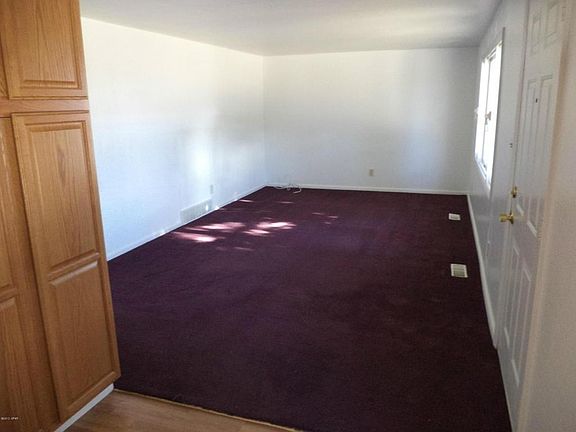 5th image of 621 25th Ave NE