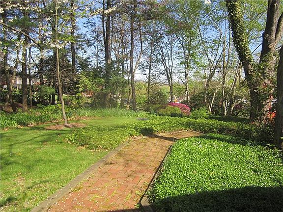 4th image of 171 McLaughlin Dr